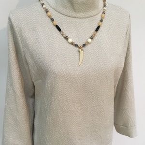 Gustav stand up collar neckline.